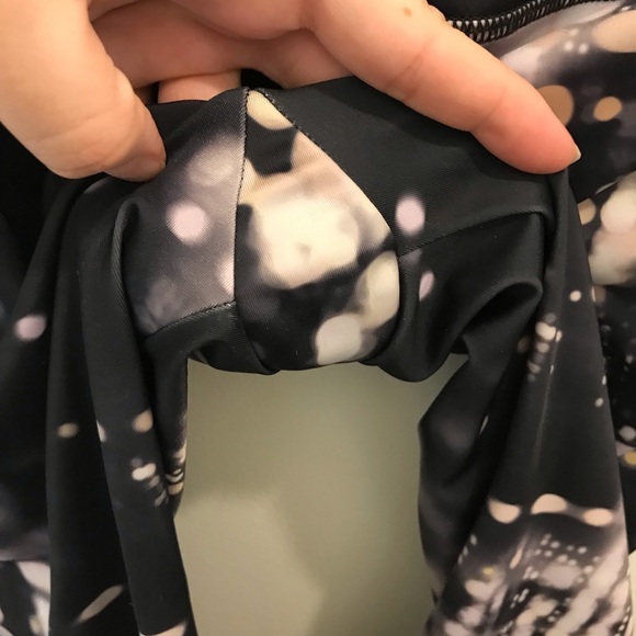 Onzie Sky Crops Medium Large yellow back capri skyline city lights leggings - Picture 5 of 8